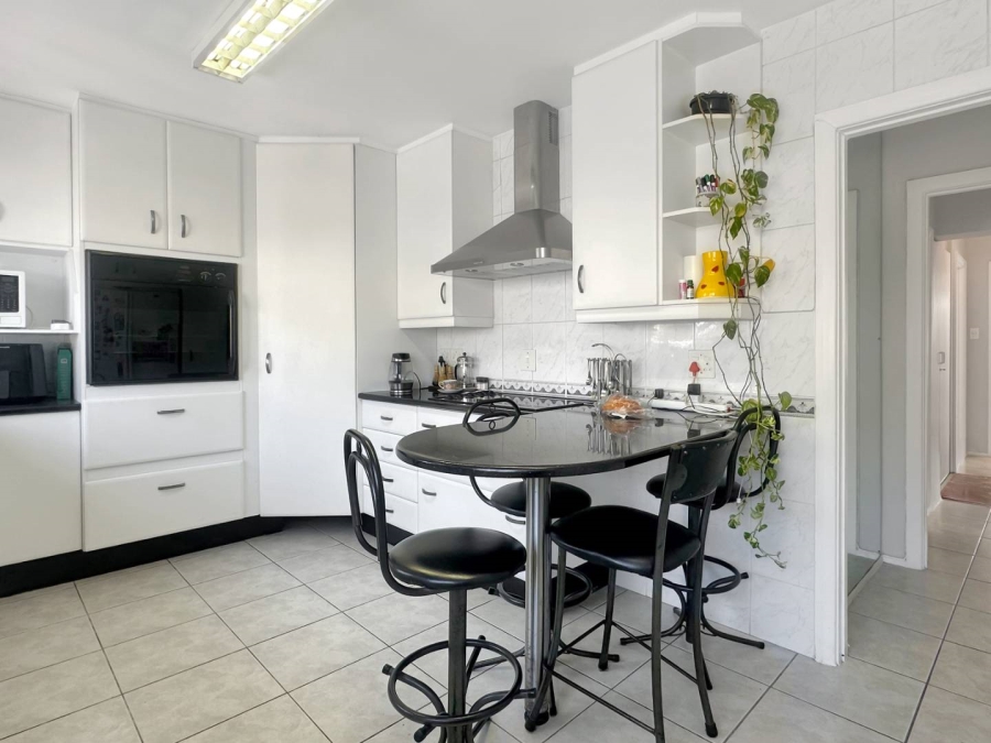 3 Bedroom Property for Sale in Green Point Western Cape